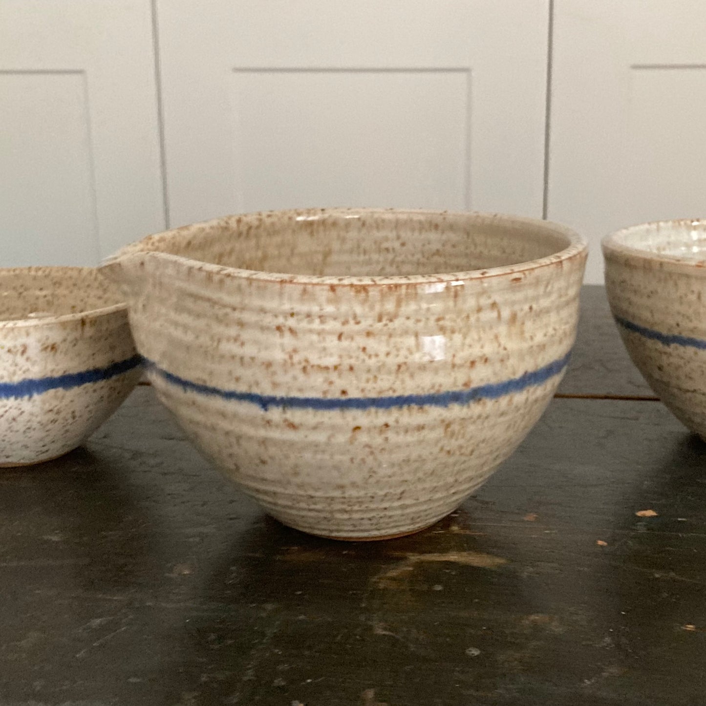 
                  
                    z ... sold ... 3katakuchi bowls by w.j.hedge
                  
                