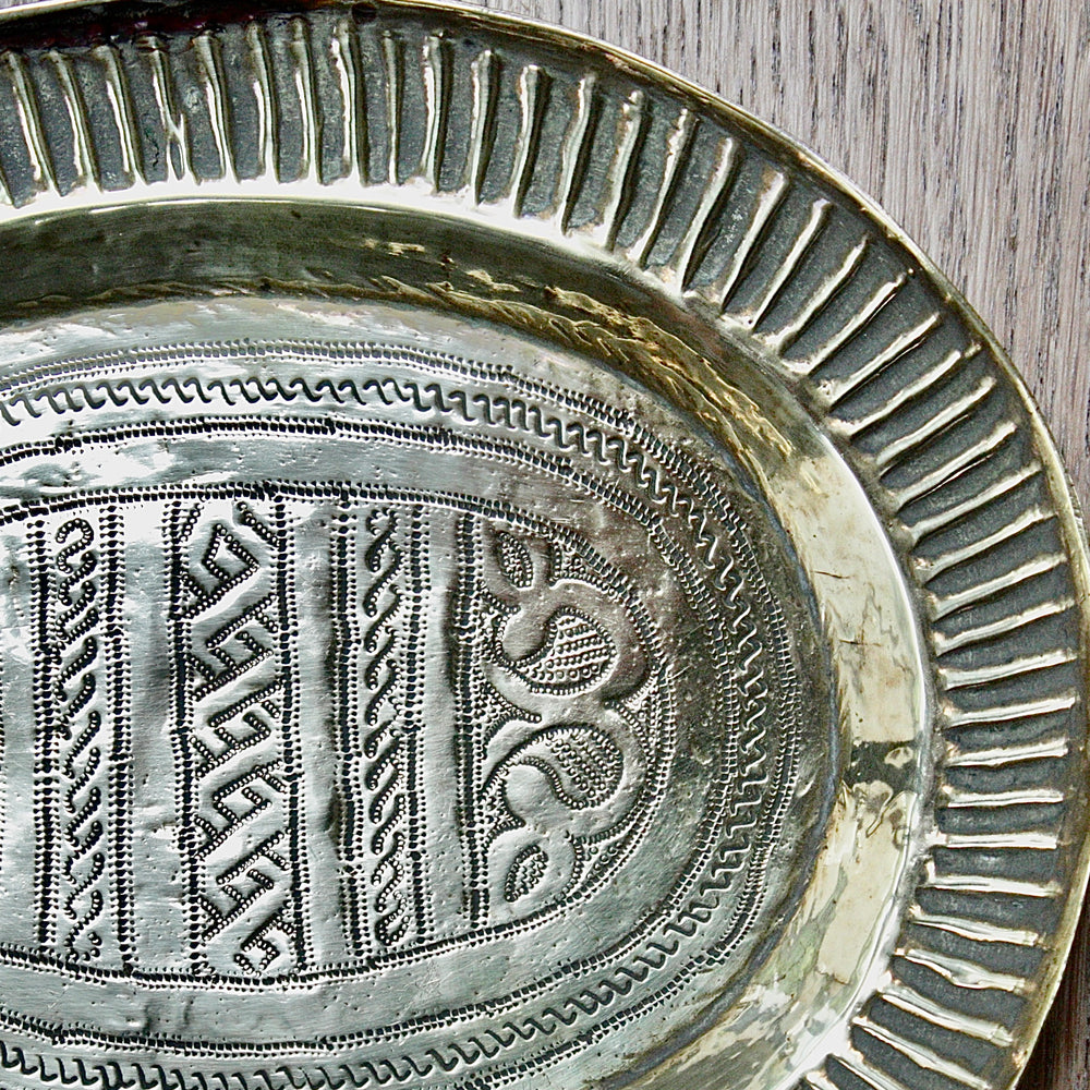 
                  
                    a bida brass work dish no.1
                  
                