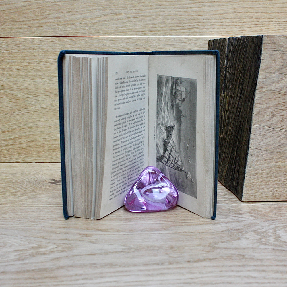 
                  
                    lighthouses and lightships. by w.h. davenport Adams.
                  
                