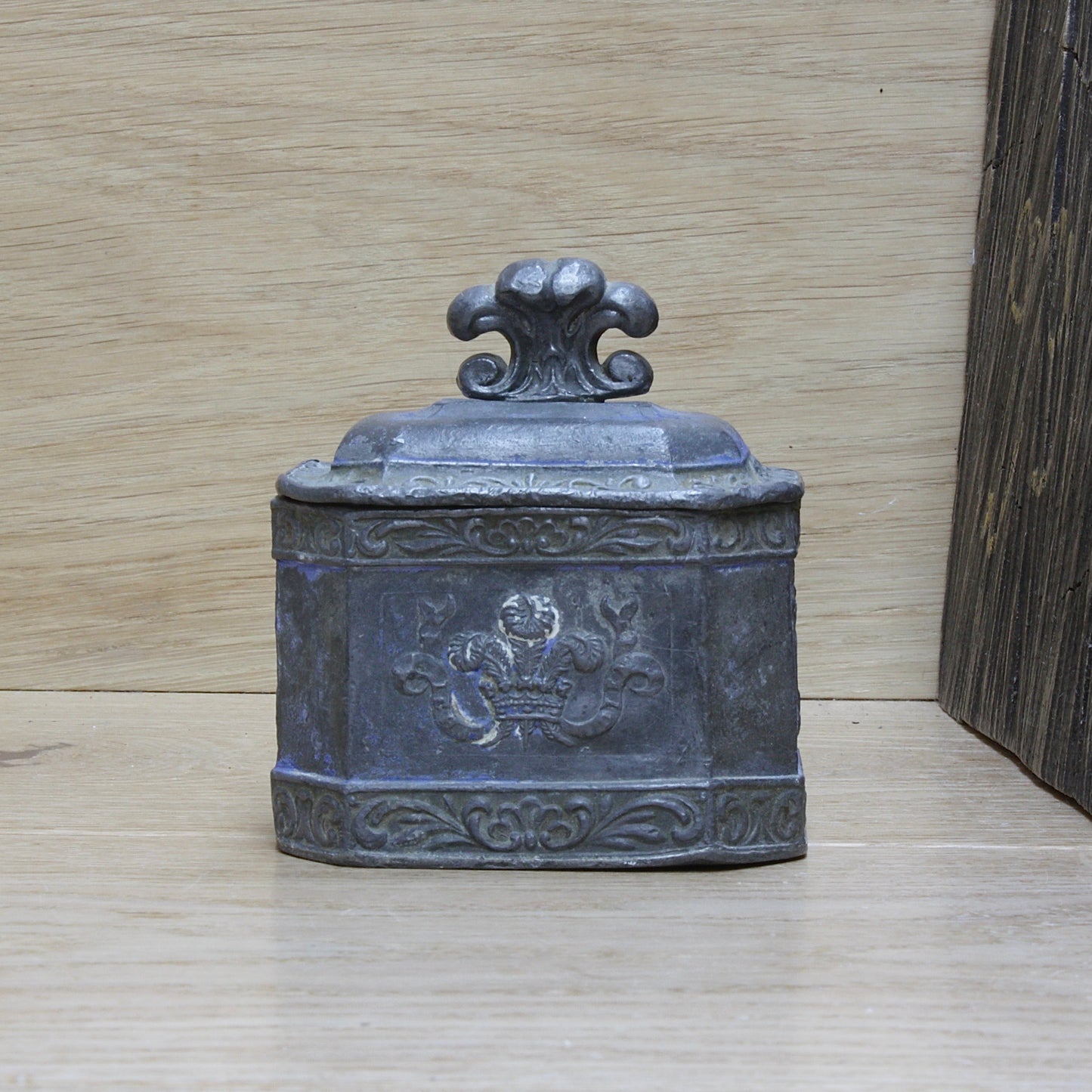
                  
                    a georgian prince of Wales decorated tobacco box.
                  
                