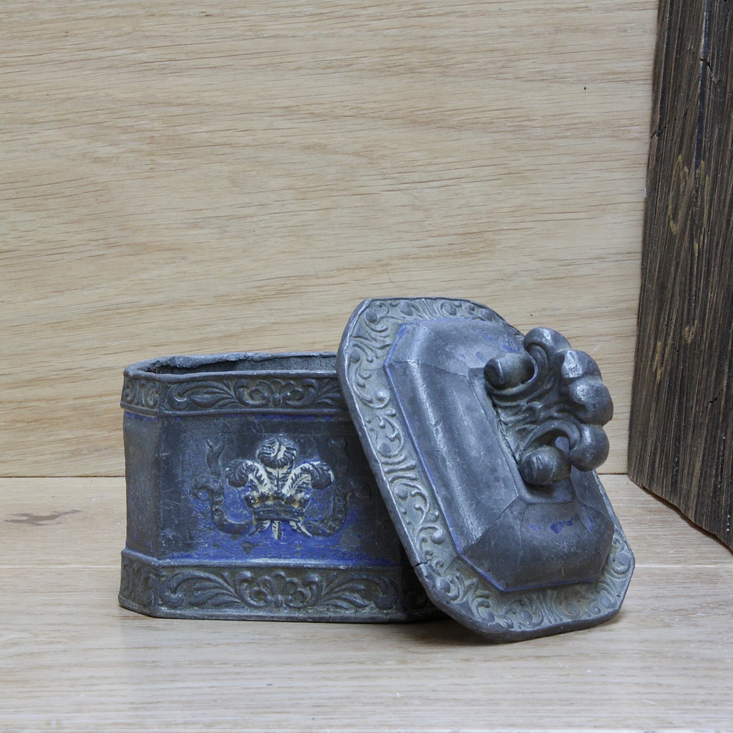 
                  
                    a georgian prince of Wales decorated tobacco box.
                  
                