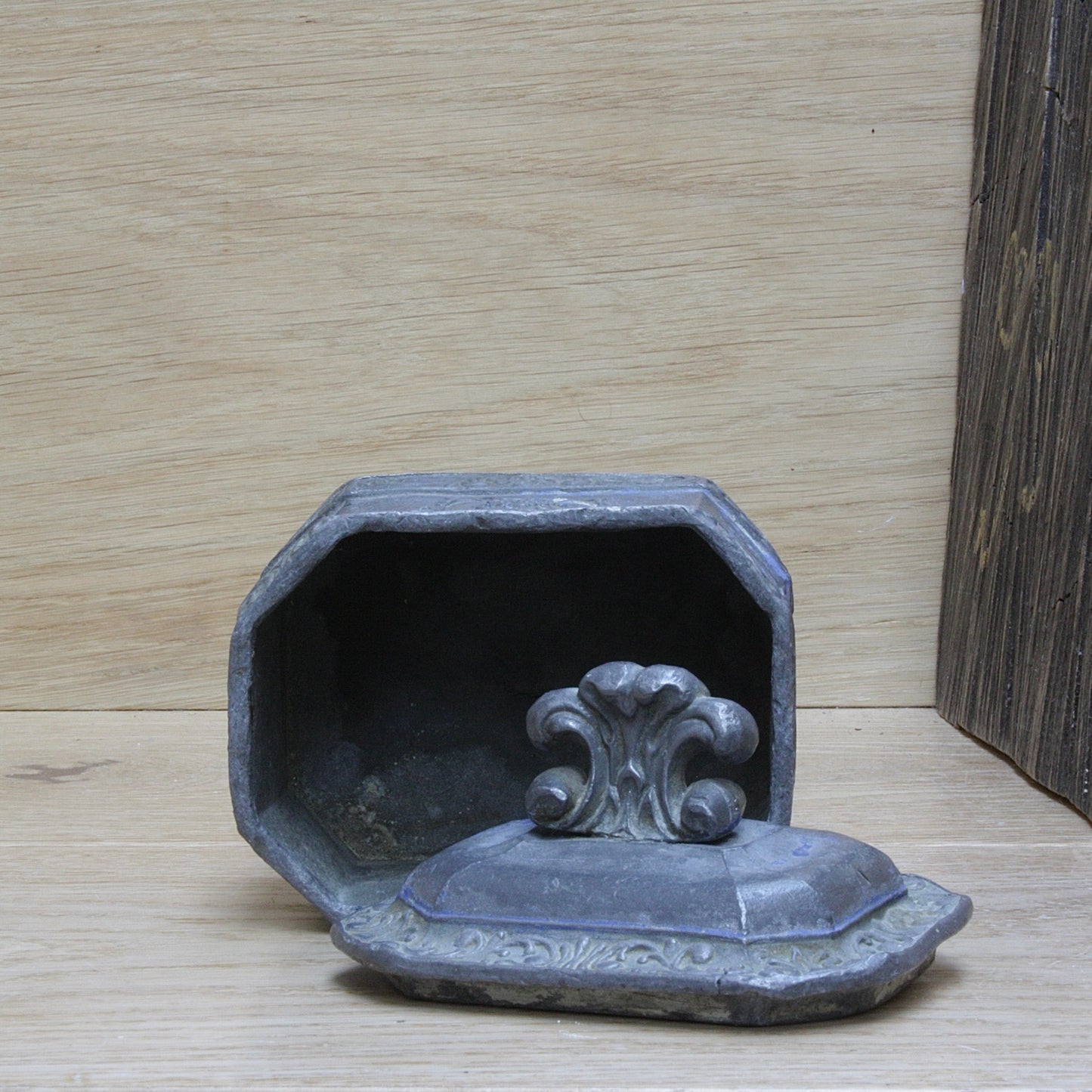 
                  
                    a georgian prince of Wales decorated tobacco box.
                  
                