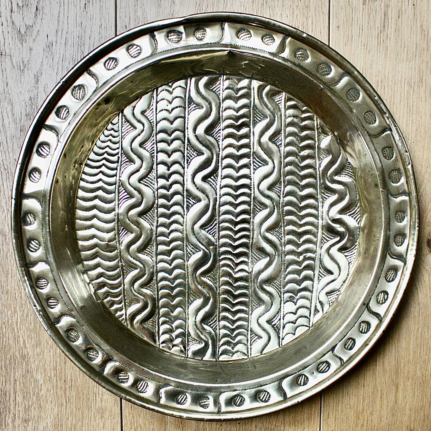 
                  
                    a large efic charger with a geometric design.
                  
                