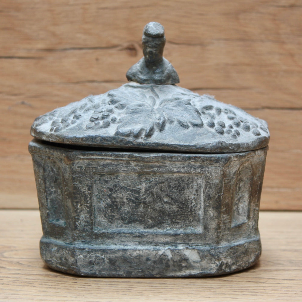 lead tobacco box ANTIQUE 18 TH C ENGLISH W ELEPHANT TOP ADORNED CAT & DOG Each one of these small brass boxes is hand georgian " bonnet rouge "