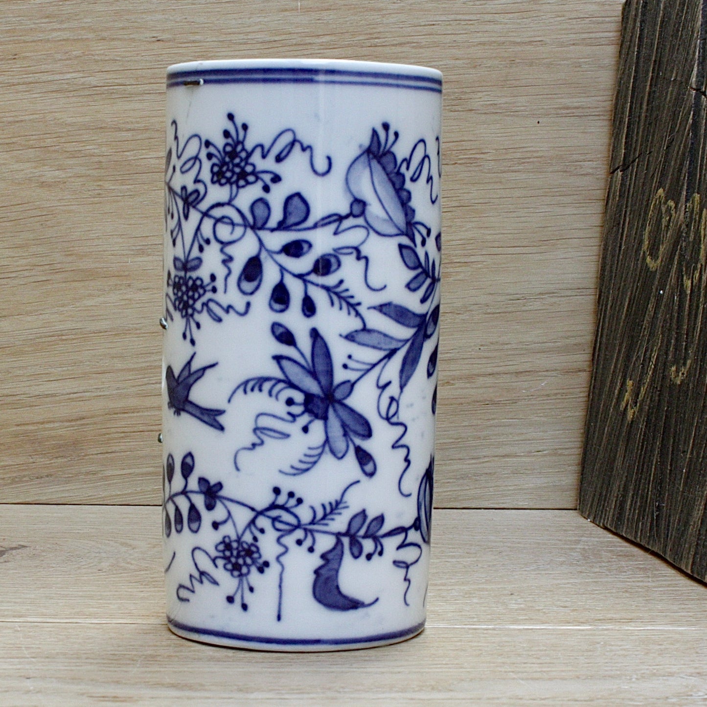
                  
                    an antique chinese export blue and white porcelain brush pot( bitong)
                  
                