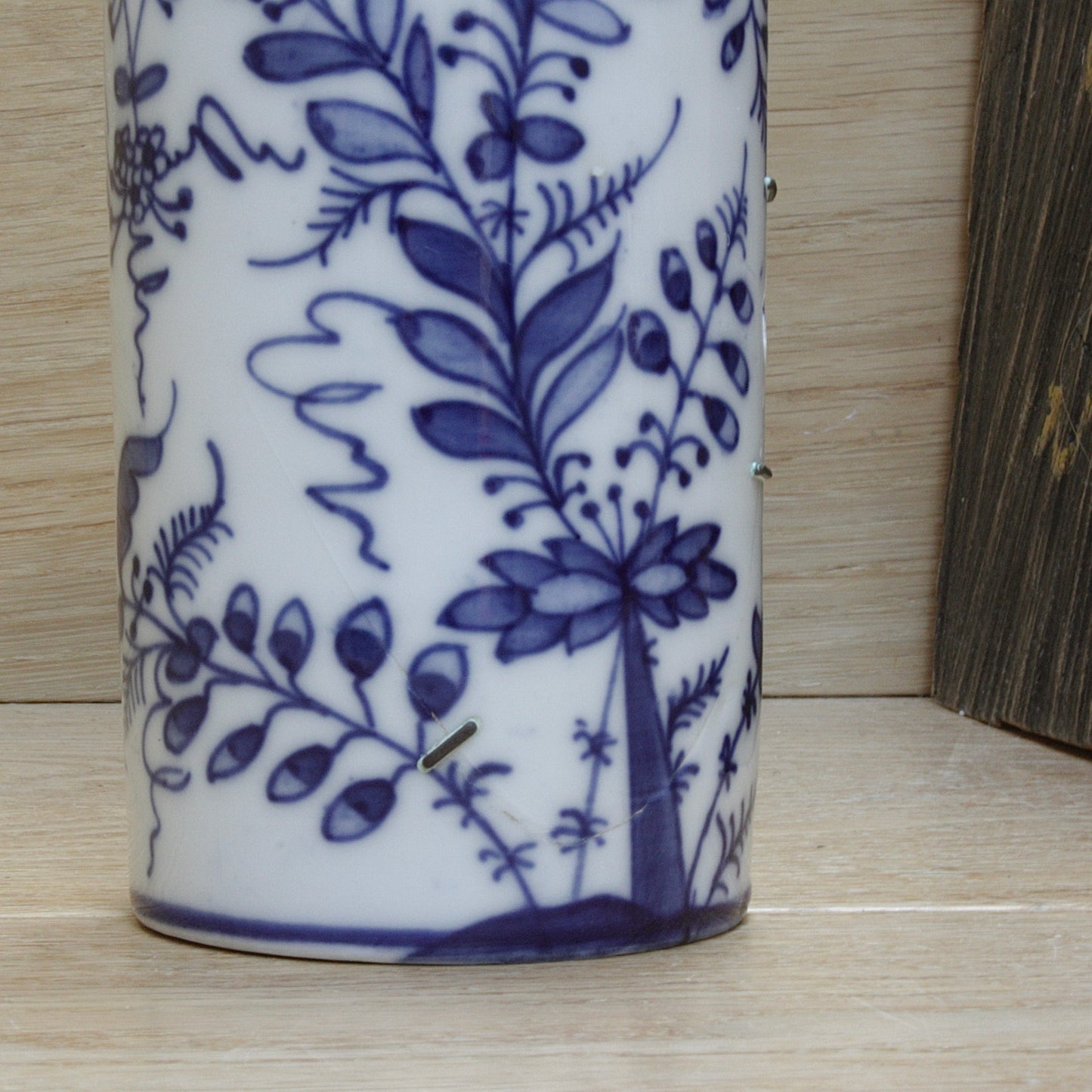 
                  
                    an antique chinese export blue and white porcelain brush pot( bitong)
                  
                