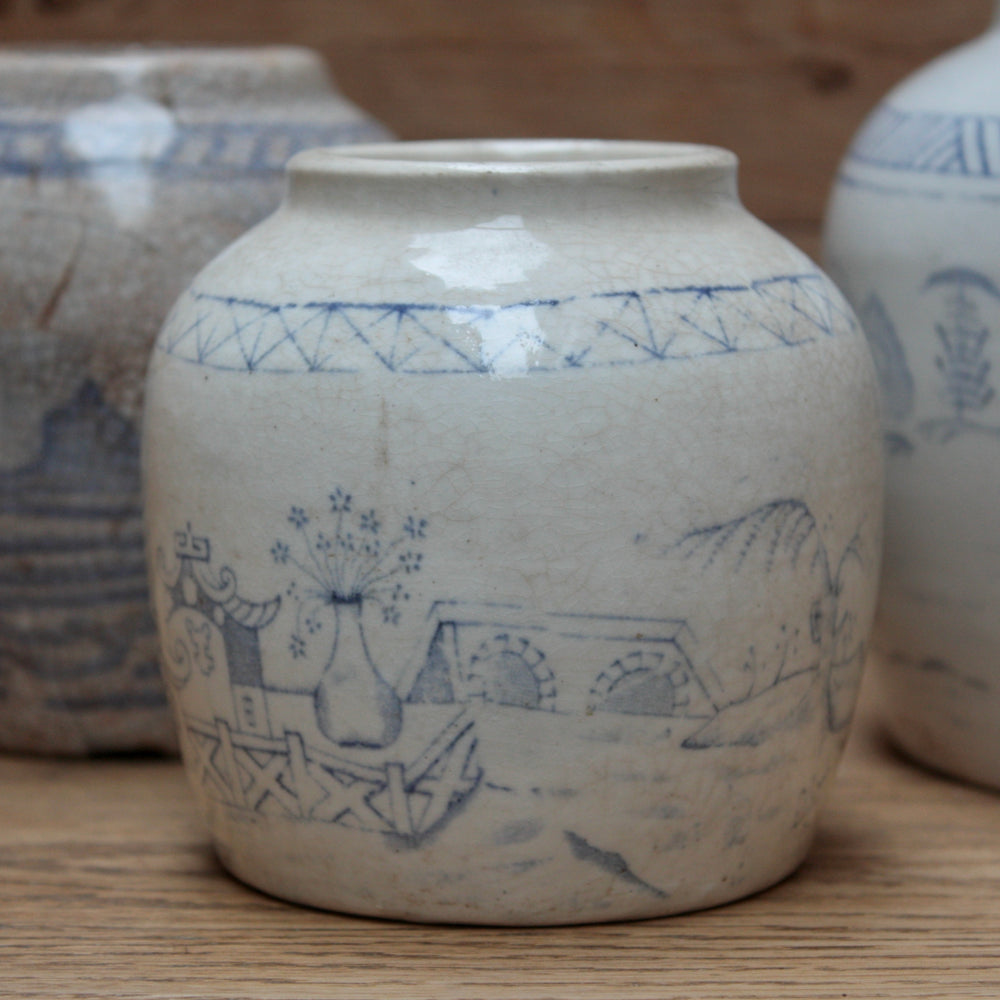transfer blue patterned 19th century qing dynasty stoneware ginger jars.